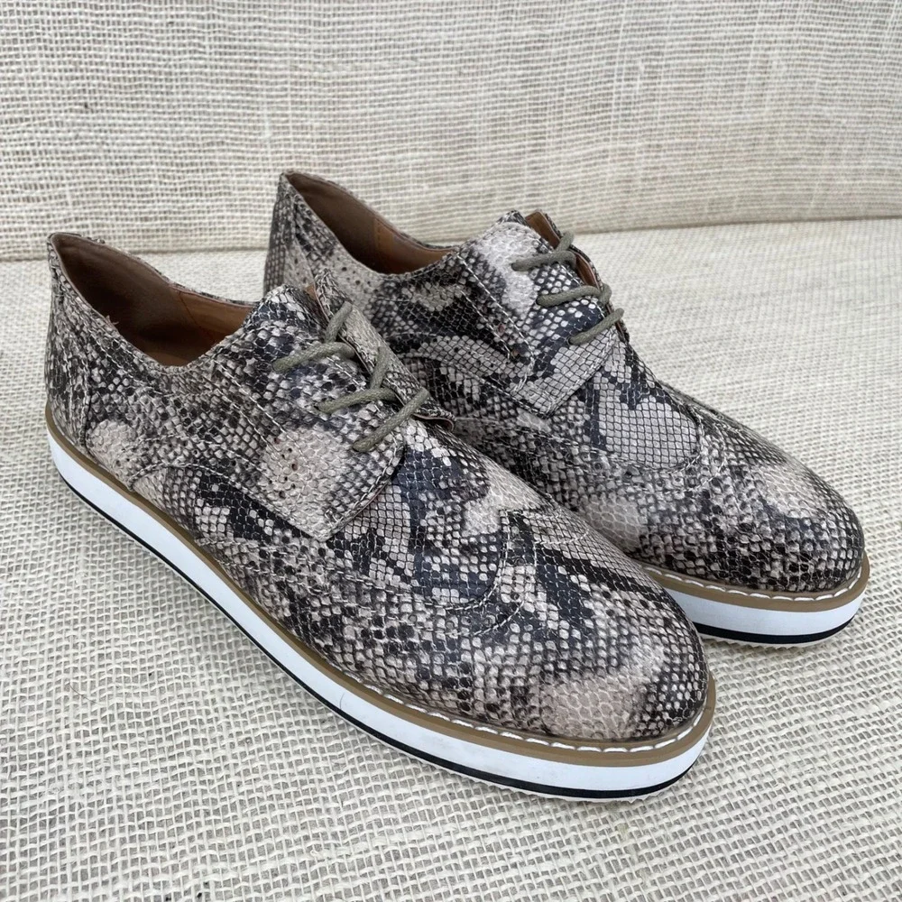 ShoeDazzle Miriam Snakeskin Wingtip Oxford Platform Shoes Grey Brown Womens 8.5
